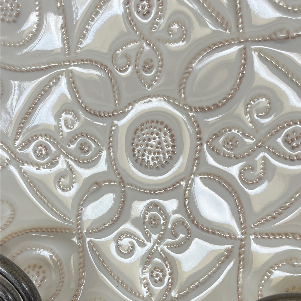 Juliska Jardins du Monde Embossed Plate - Picture 3 of 8